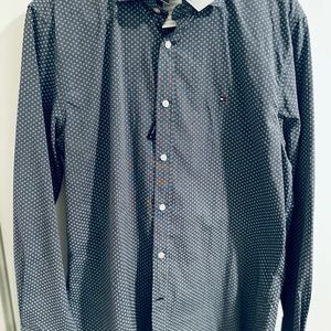 Tommy Hilfiger dress shirt. NEW WITH T. —never worn. blue, with some white